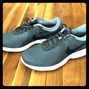Nike Revolution 4 Men’s Running Sneakers - wide